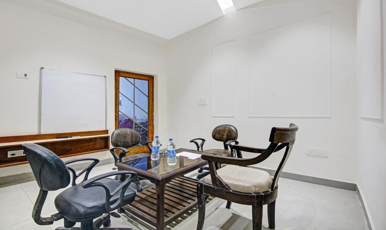 Itsy Hotels Amrita Raghunath Bazaar Джамму Экстерьер фото