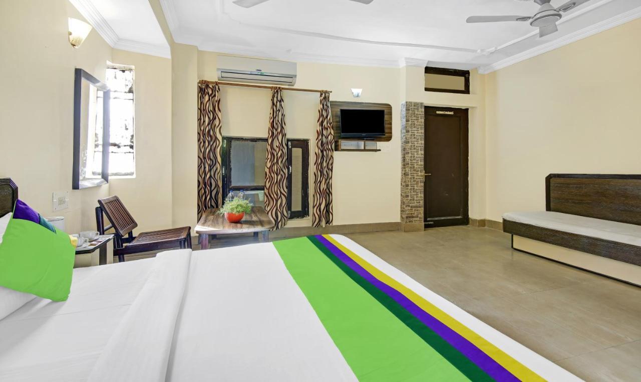 Itsy Hotels Amrita Raghunath Bazaar Джамму Экстерьер фото